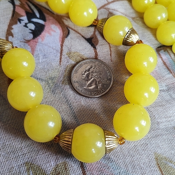 Lemoncello Lemonade Lemon Yellow Faceted Vintage Round Lucite Bead  Necklace EUC - Picture 8 of 8